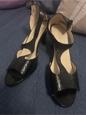Black T-Strap Open-Toe Heeled Sandals with Ankle Buckle